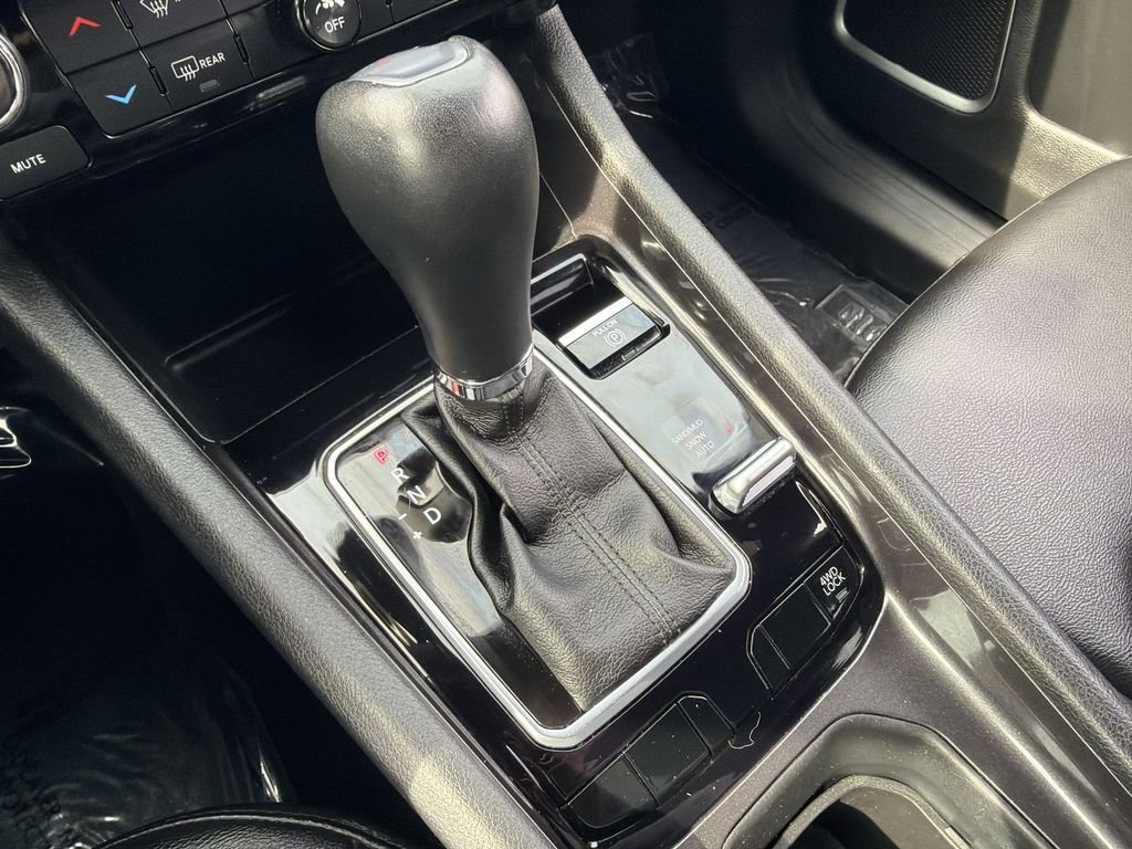 Used 2024  Jeep Latitude image 22