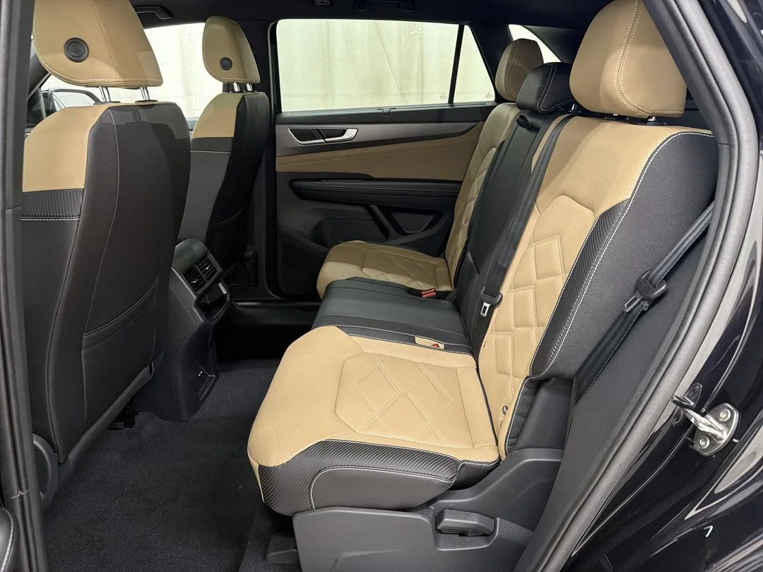 New 2026 Deep Black Pearl Volkswagen 2.0T SE w/Technology image 19