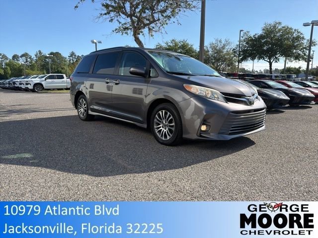 2020 Toyota Sienna XLE