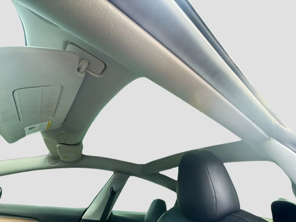 Used 2023  Tesla Base image 11