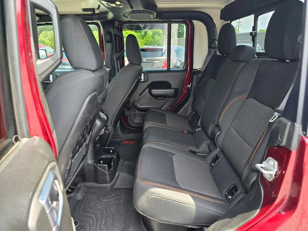 Used 2022 Red Jeep Mojave image 12