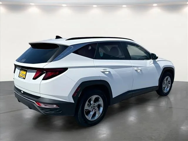 Used 2024 White Hyundai SEL image 3