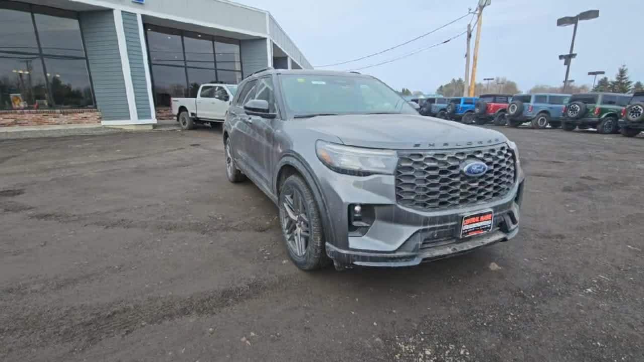 New 2026 Carbonized Gray Metallic Ford ST-Line image 2