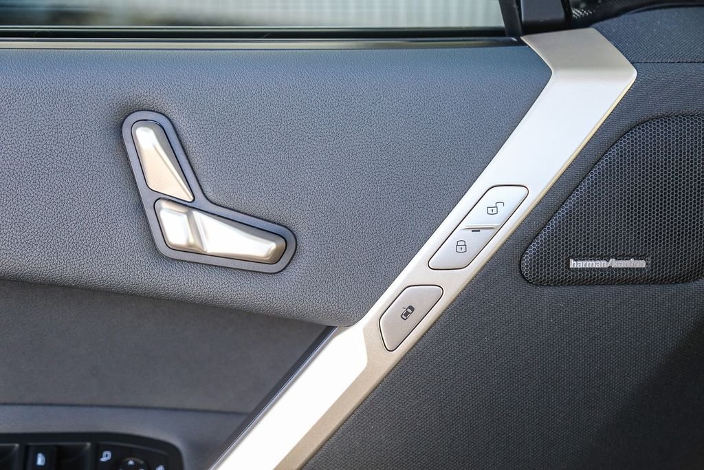 2025 BMW iX 50 - Photo 17