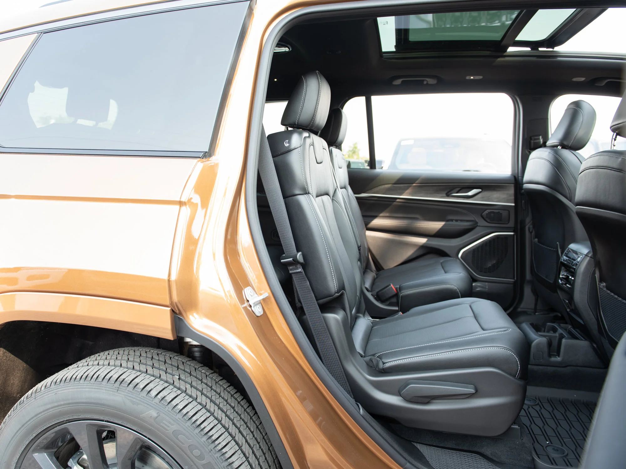 New 2026 Copper Jeep Limited Reserve* image 28