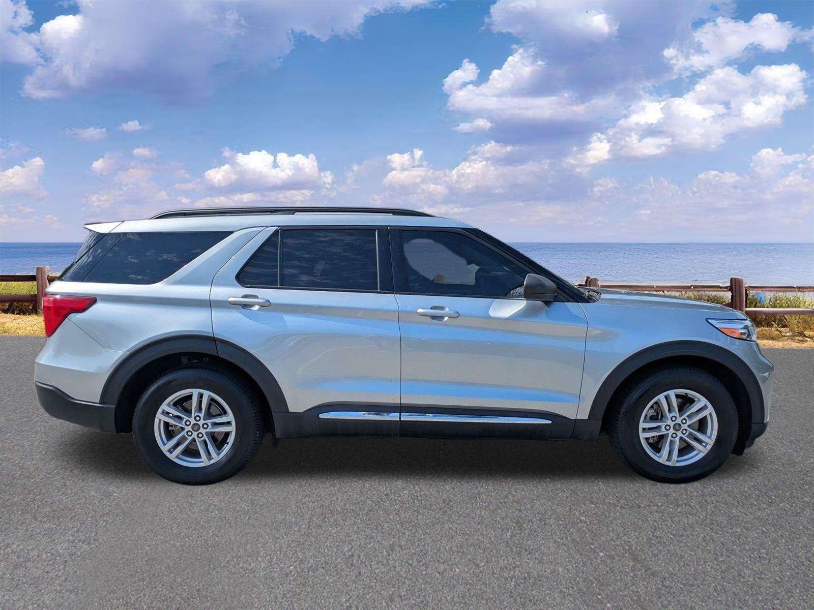 Used 2024 Iconic Silver Ford XLT image 9