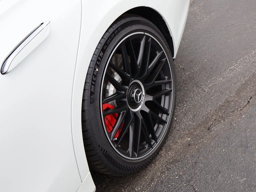 New 2025 MANUFAKTUR Moonlight White Metallic Mercedes-Benz S 63 E AMG® image 43