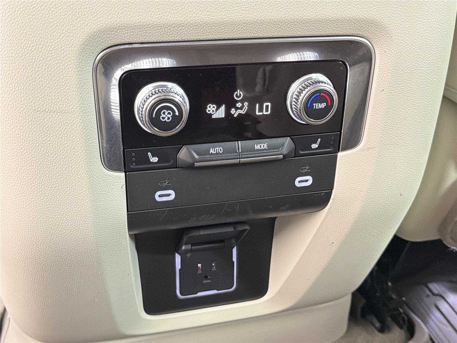 2023 GMC Yukon Denali - Photo 25