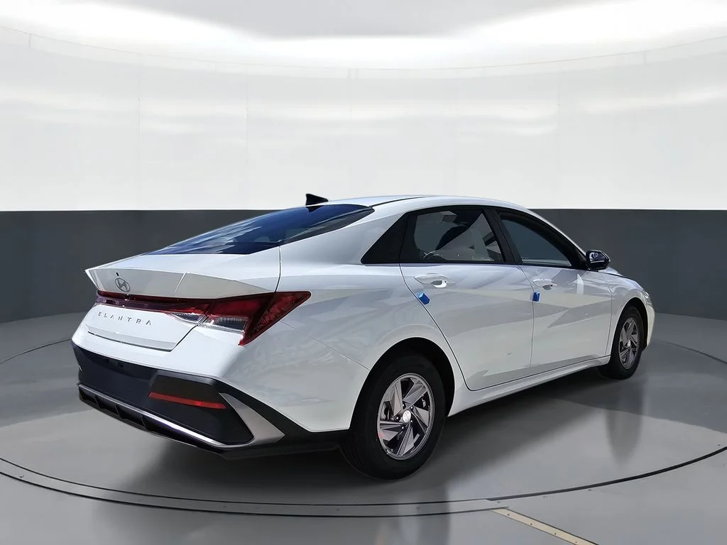New 2026 White Hyundai SE image 3