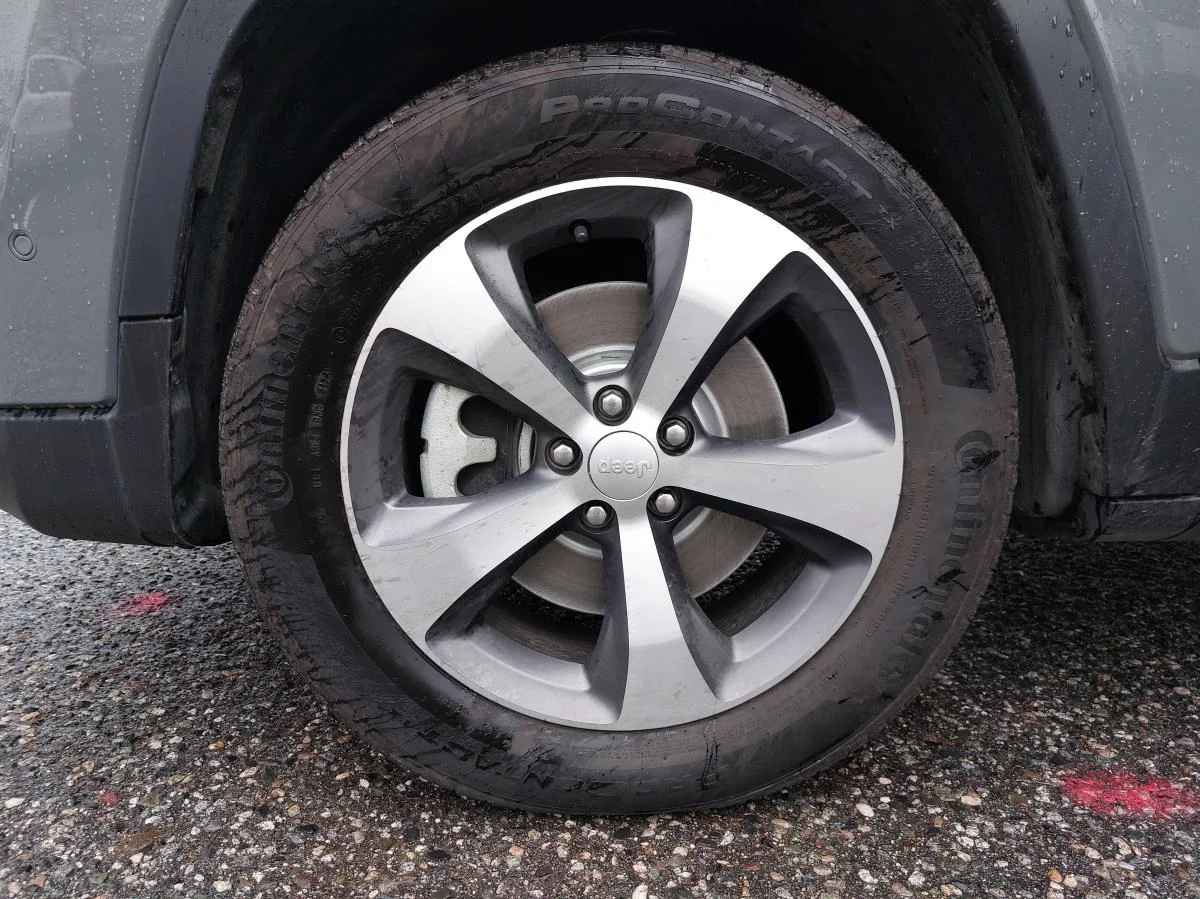 Used 2022 Grey Jeep Limited 4x4 image 20