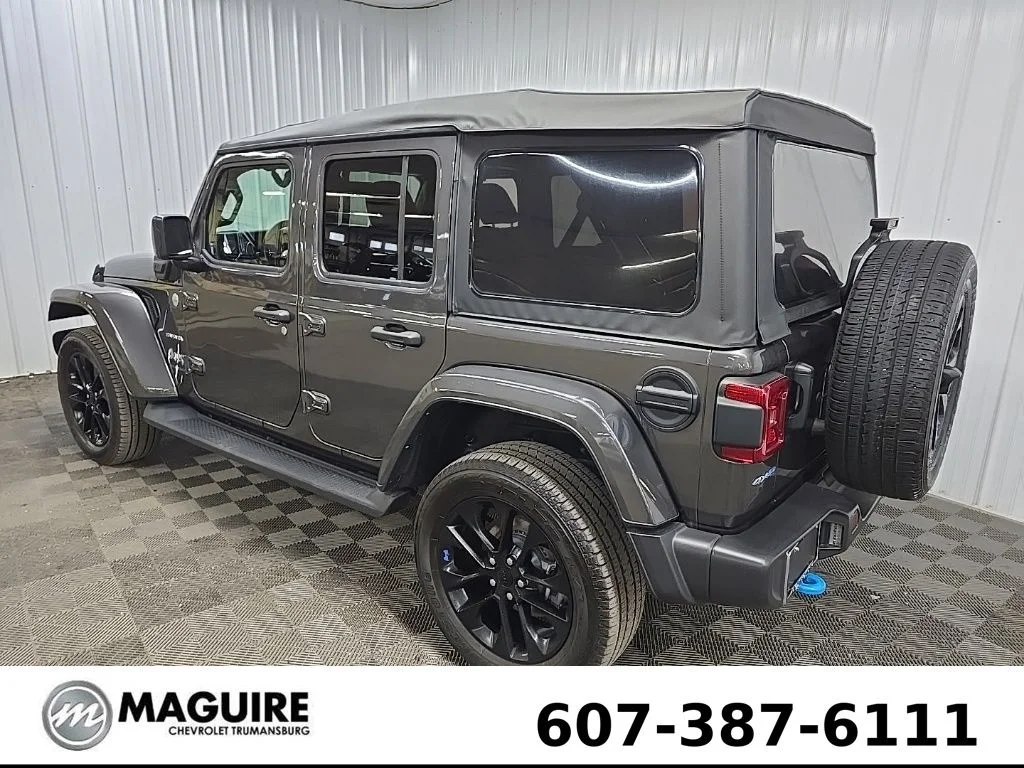 Used 2023 Crystal Metallic Jeep Sahara 4xe image 9
