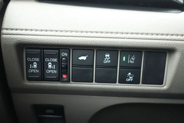 Used 2019 Lunar Silver Metallic Honda EX-L image 29