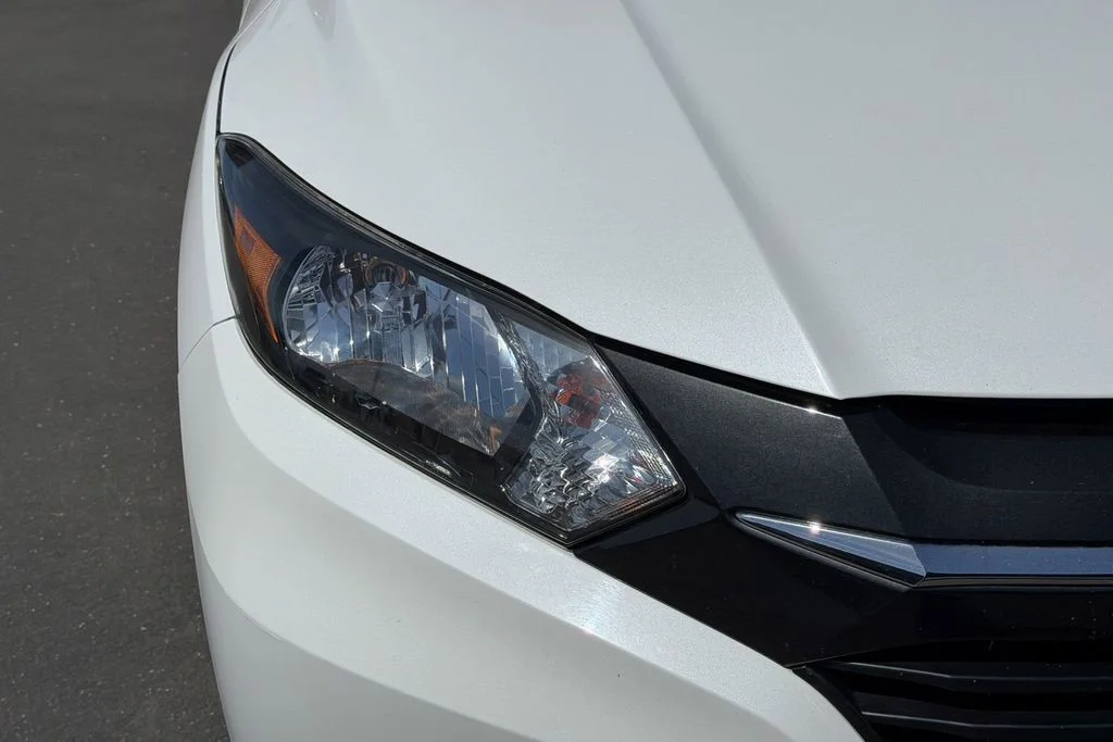 Used 2018 White Honda EX-L image 4