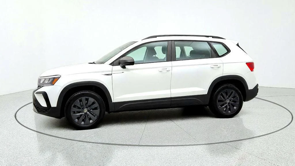 Used 2022 Pure White Volkswagen S FWD image 8