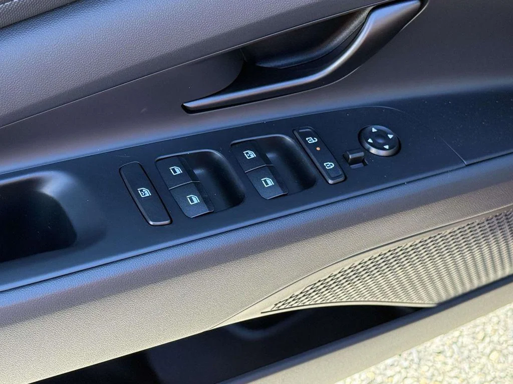 2025 Hyundai Elantra Blue - Photo 30