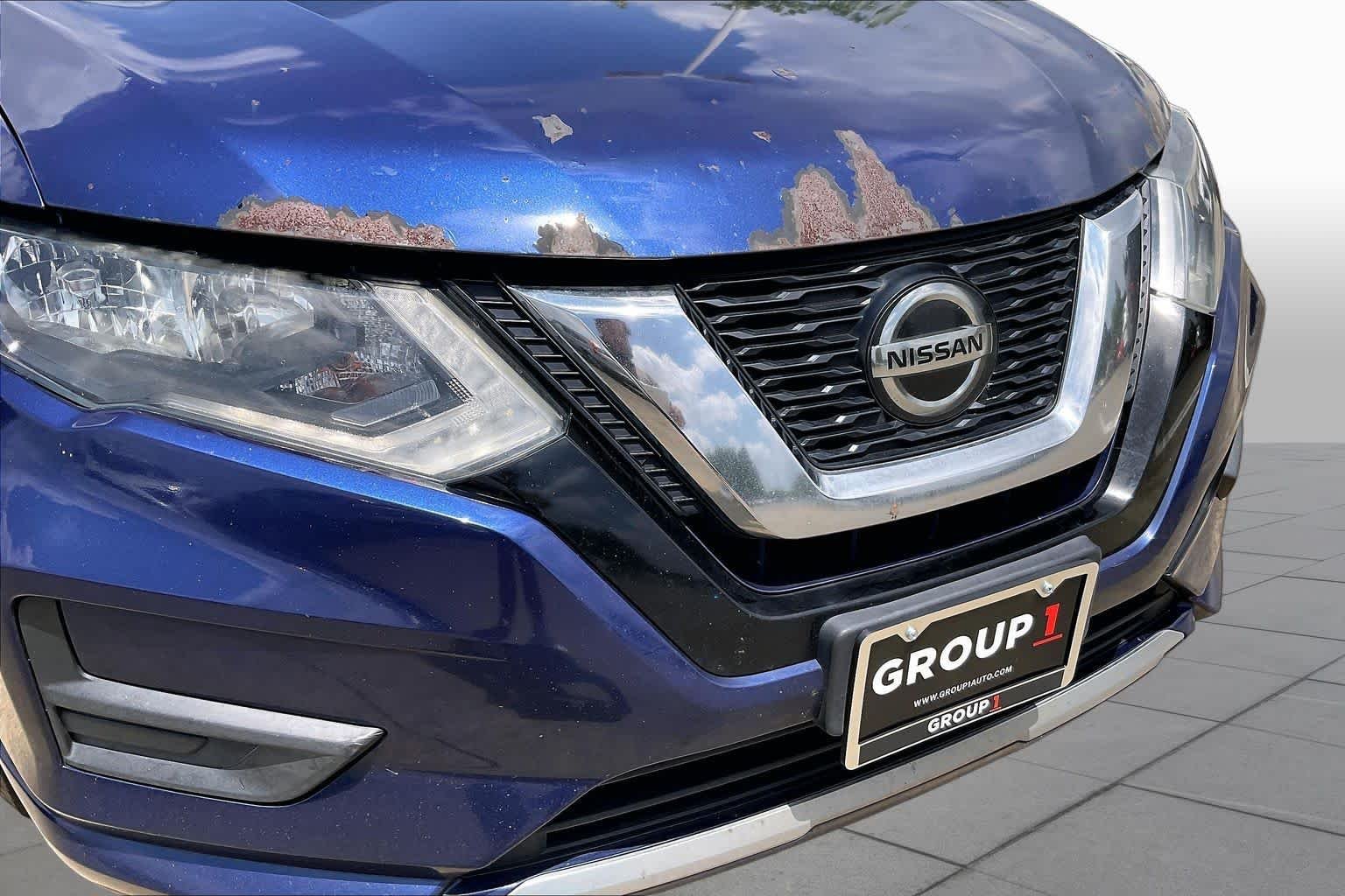 Used 2019 Caspian Blue Metallic Nissan S image 27