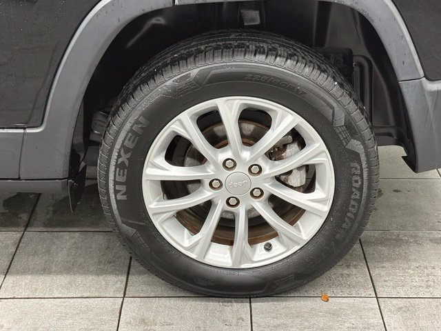 Used 2019 Black Jeep Latitude image 7