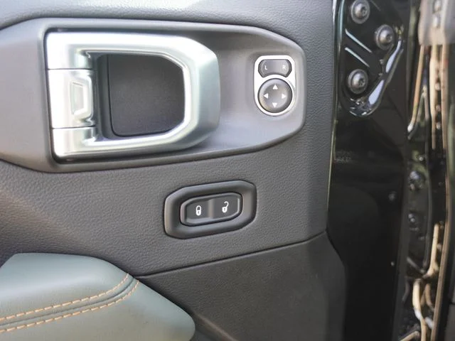 New 2026 Black Clear-Coat Exterior Paint Jeep Mojave image 19