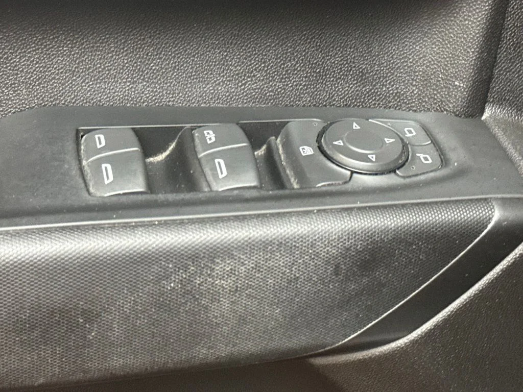 Used 2022 Silver Ice Metallic Chevrolet Custom image 19