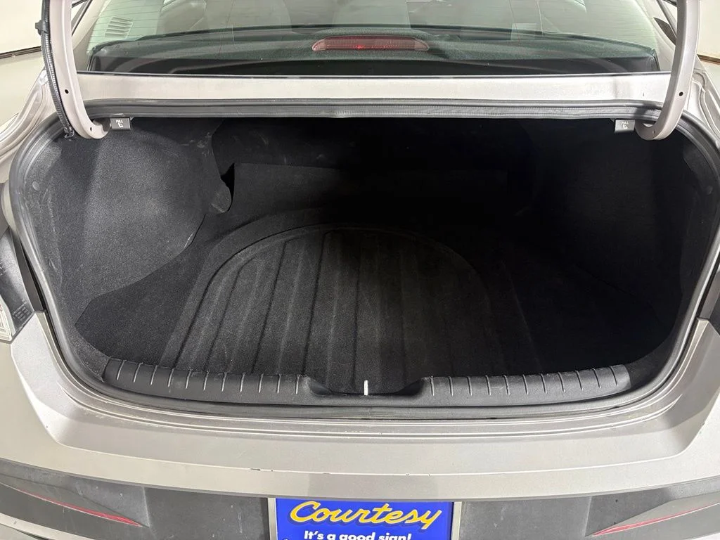Used 2024 Silver Hyundai SEL image 19
