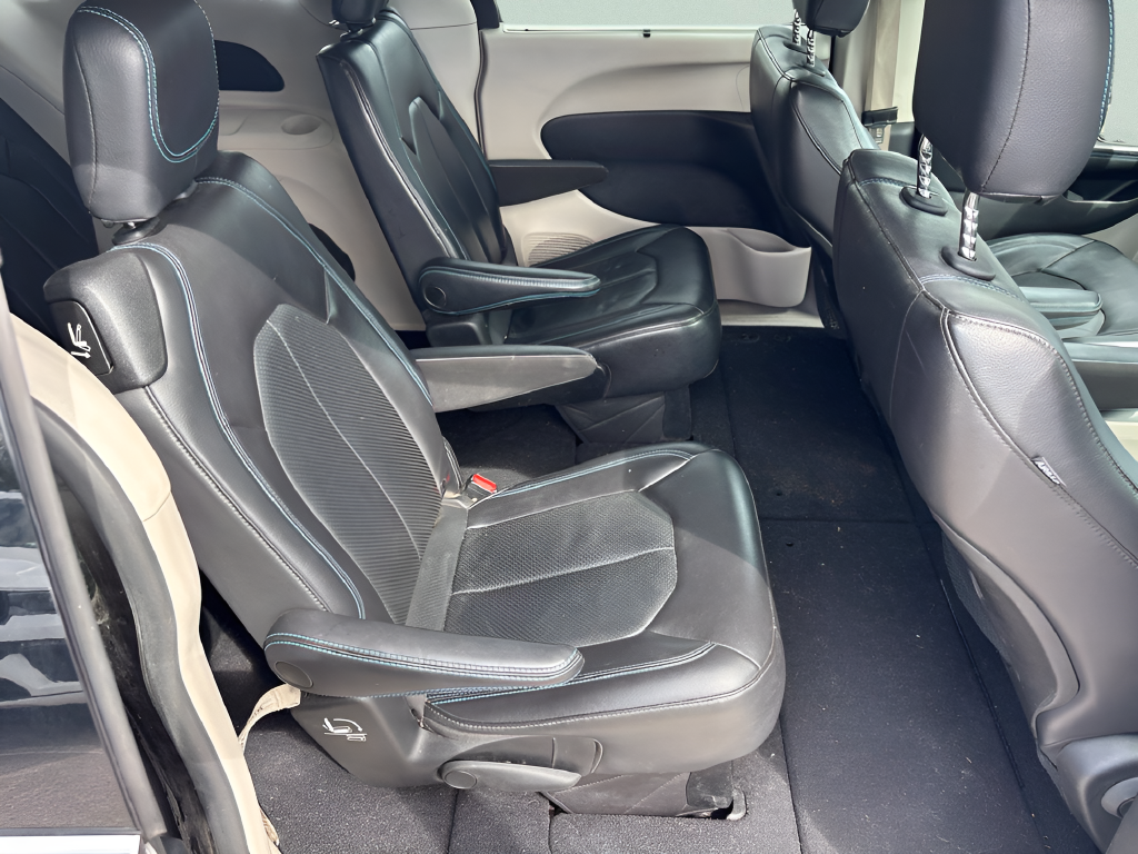 Used 2021 Gray Chrysler Touring L image 11