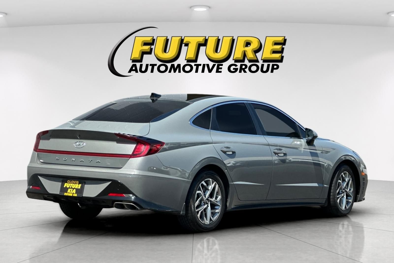 Used 2022 Gray Hyundai SEL image 4