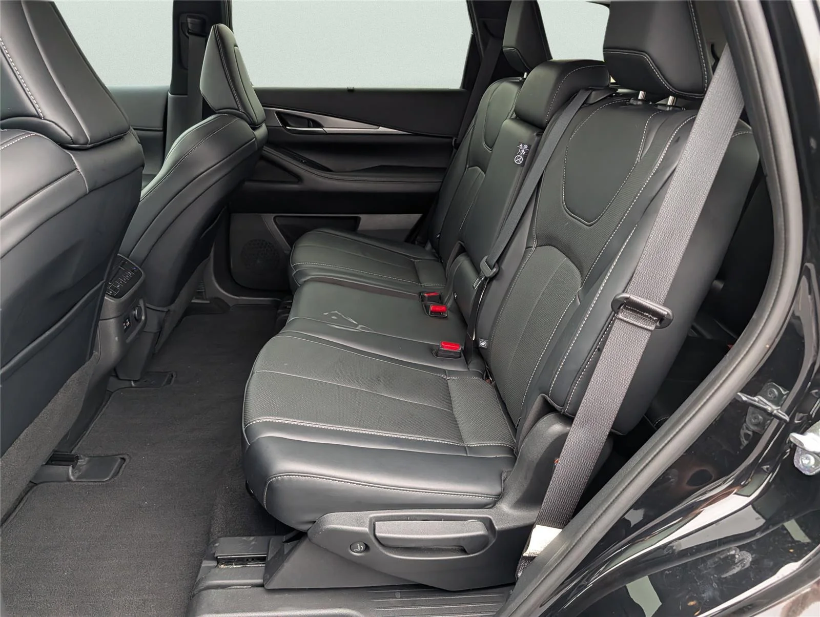 Used 2023 Mineral Black INFINITI LUXE image 31