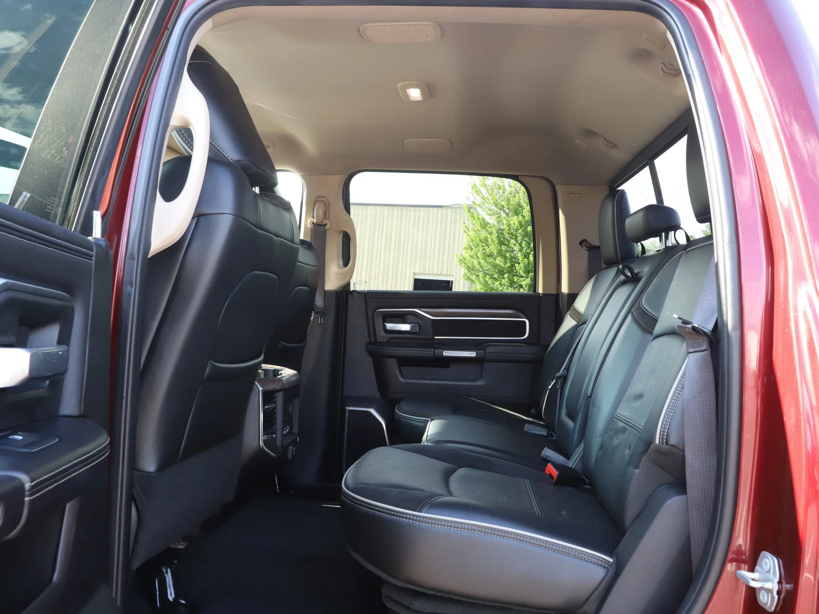 Used 2019 Delmonico Red Pearlcoat Ram Laramie image 16