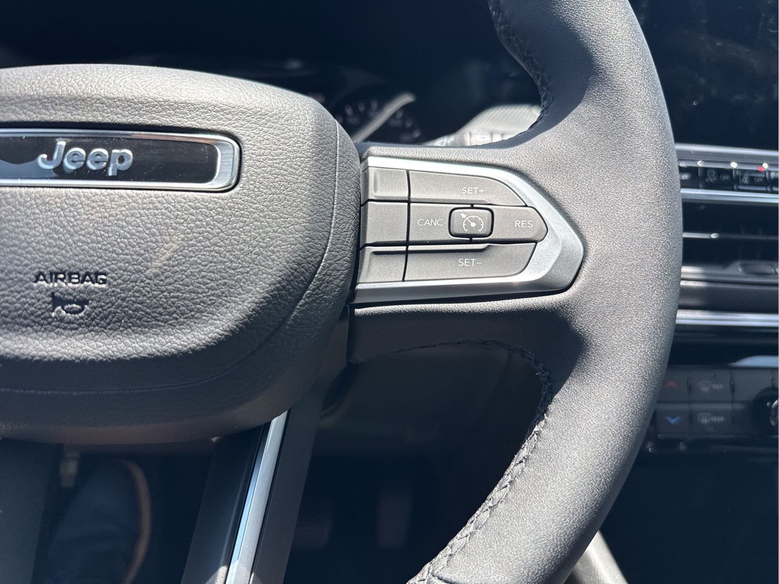 New 2026 Bright White Clearcoat Jeep Latitude image 30