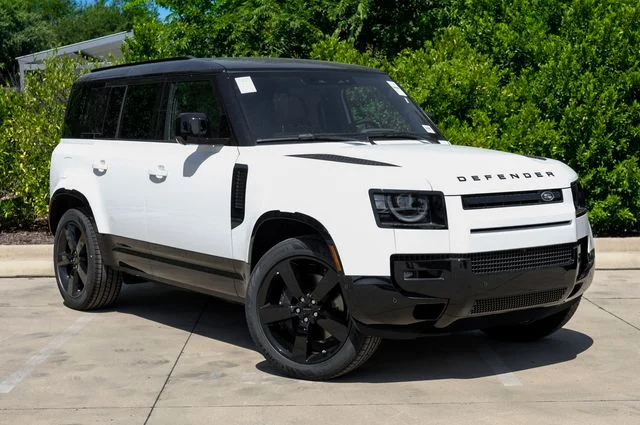New 2026 White Land Rover X-Dynamic SE image 7