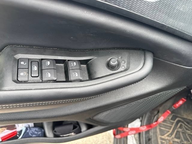 Used 2025 Diamond Black Crystal Pearlcoat Jeep Altitude X image 14