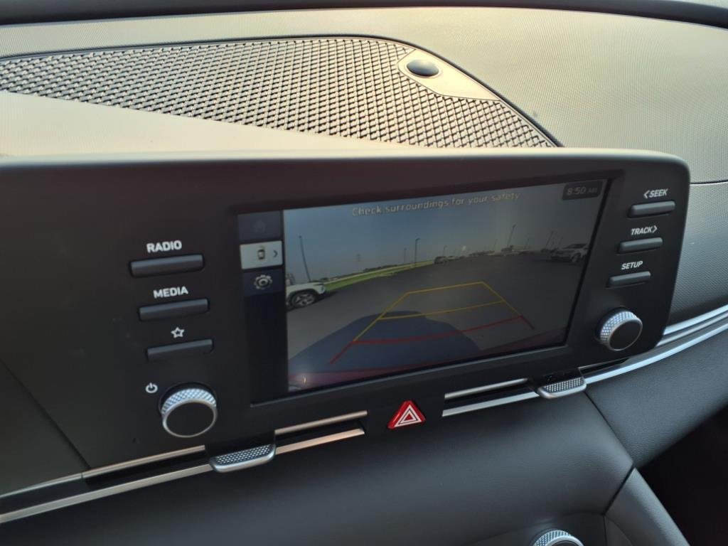 2025 Hyundai Elantra SE - Photo 6