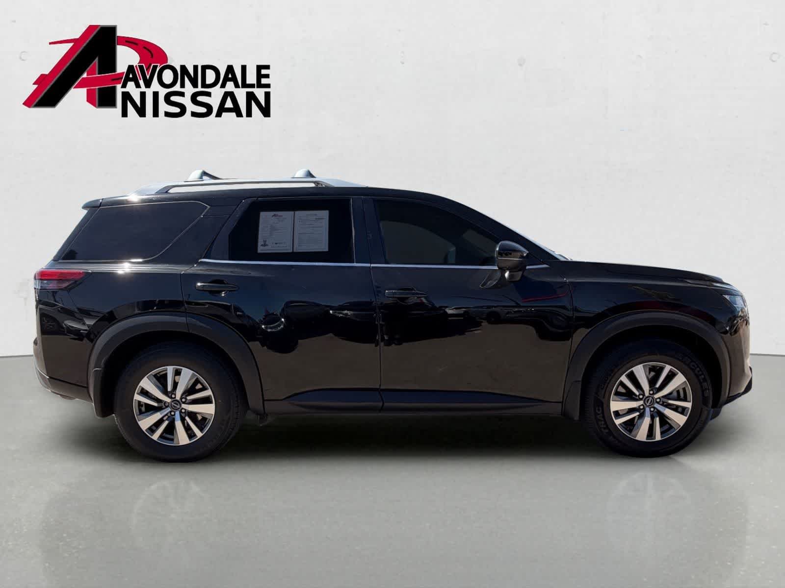 Used 2022 Super Black Nissan SL image 5