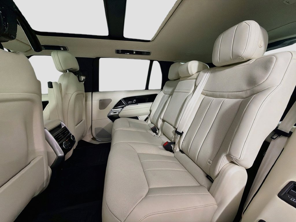 New 2027 Santorini Black Land Rover SE image 34