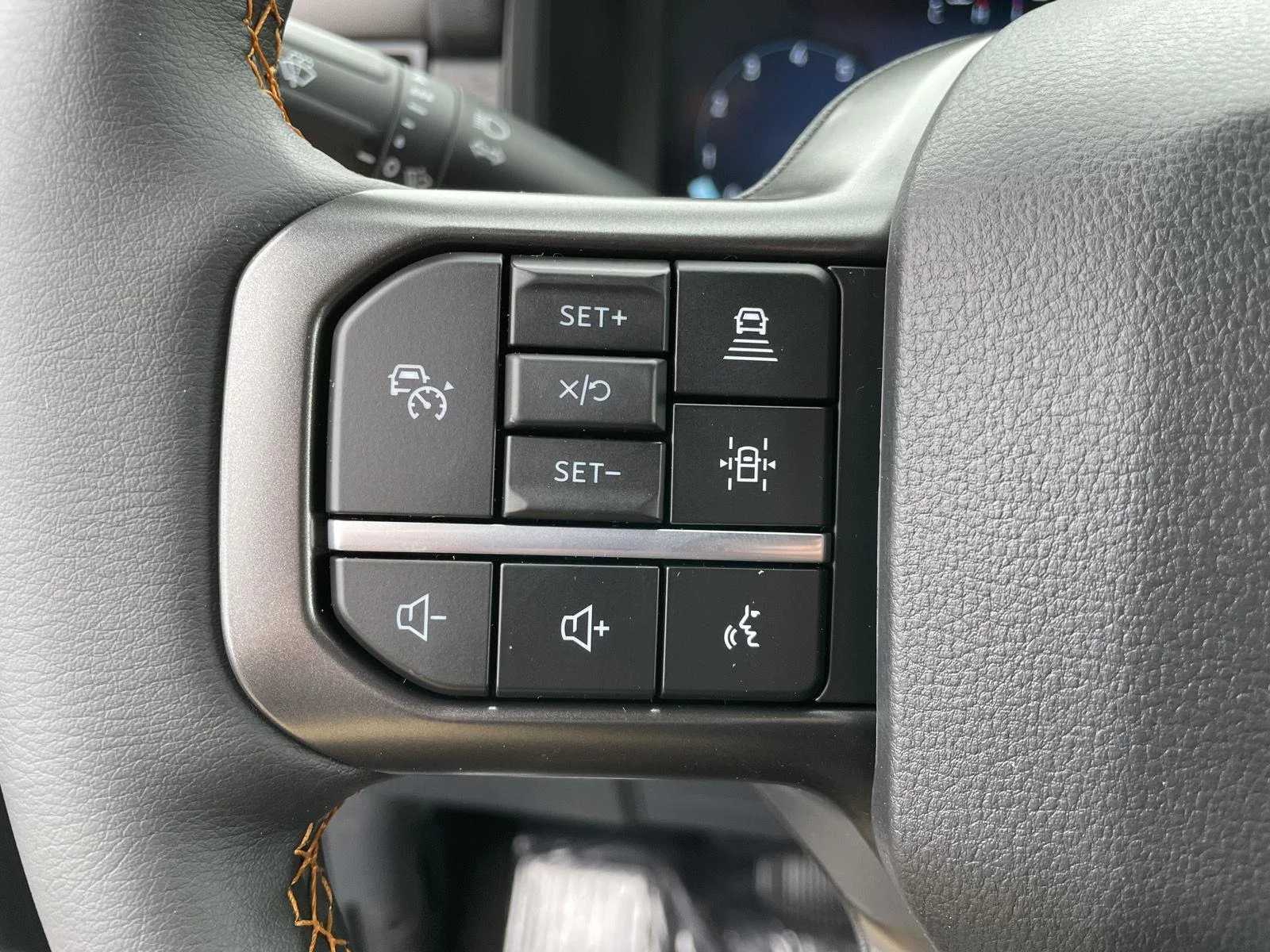 New 2026 Carbonized Gray Metallic Ford Tremor image 18