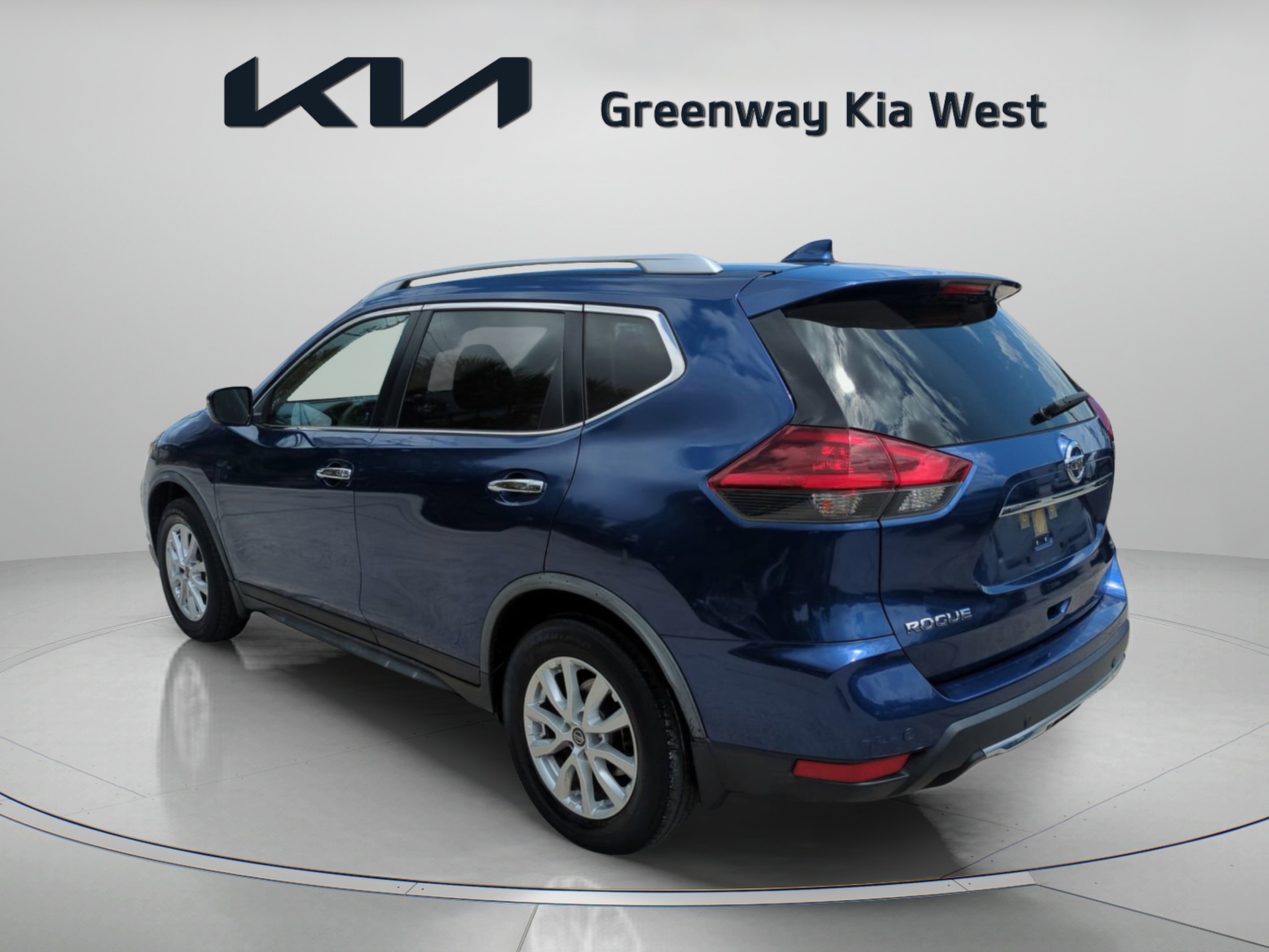 Used 2020 Caspian Blue Metallic Nissan SV image 6