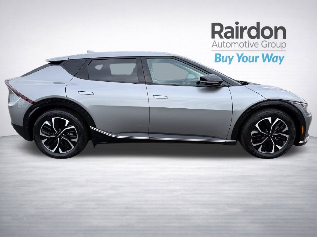 Certified Used 2023 Gray Kia Wind image 9