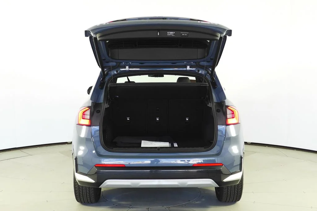 Used 2025  BMW xDrive28i image 10