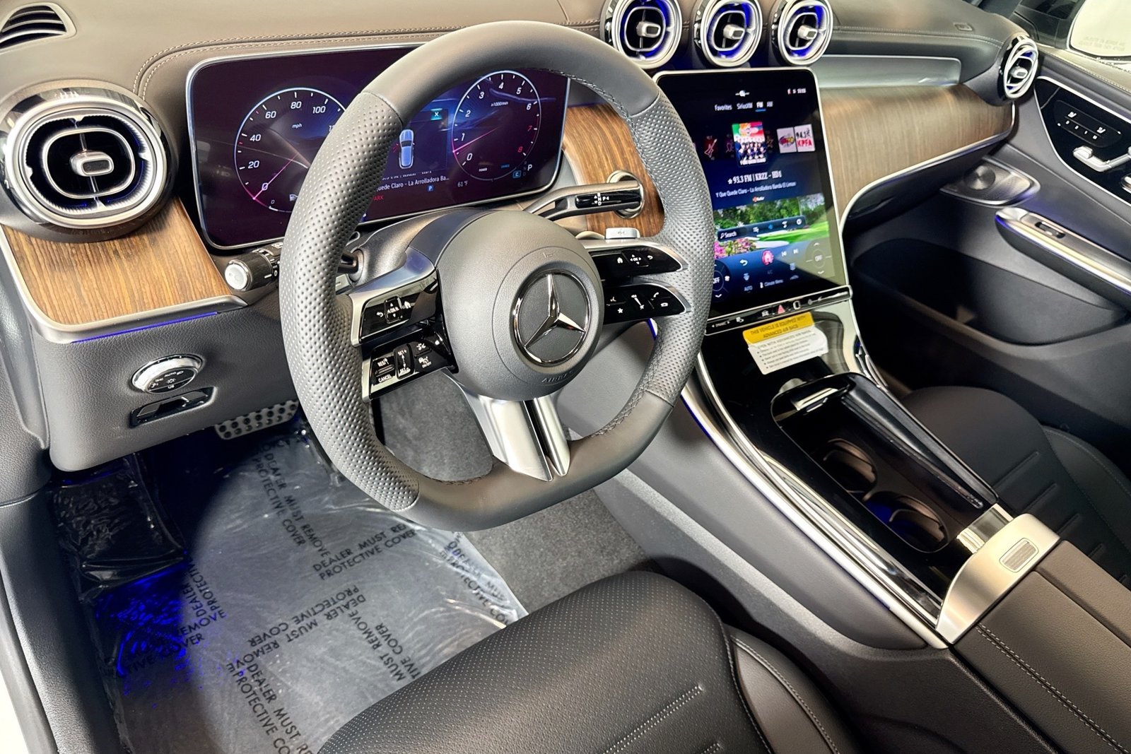 New 2026 Polar White Mercedes-Benz GLC 300 image 9