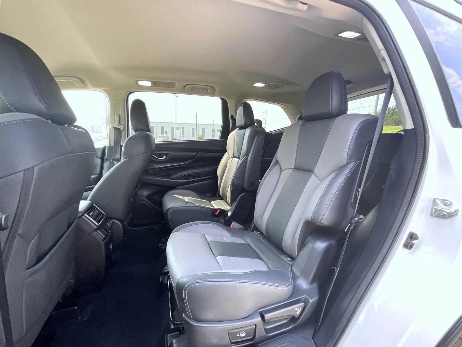 Used 2022 White Subaru Onyx Edition image 19