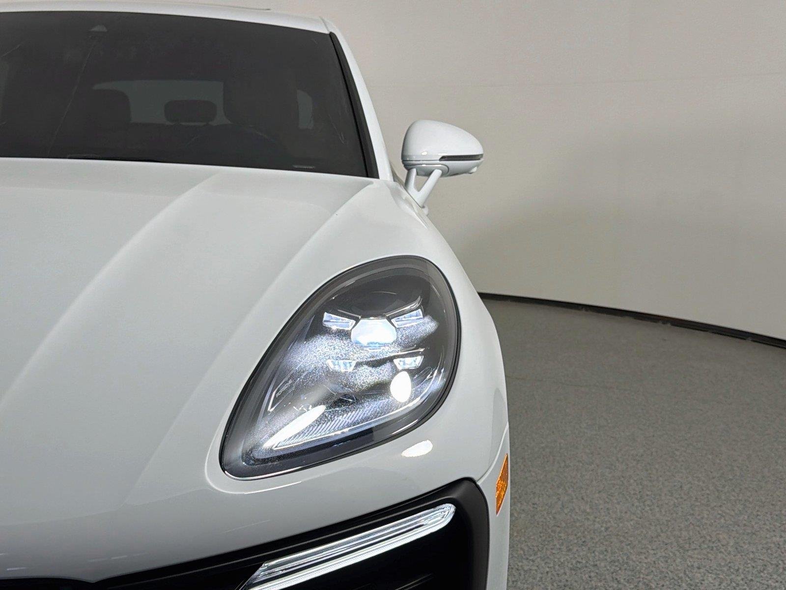 Certified Used 2023 Carrara White Metallic Porsche  image 15