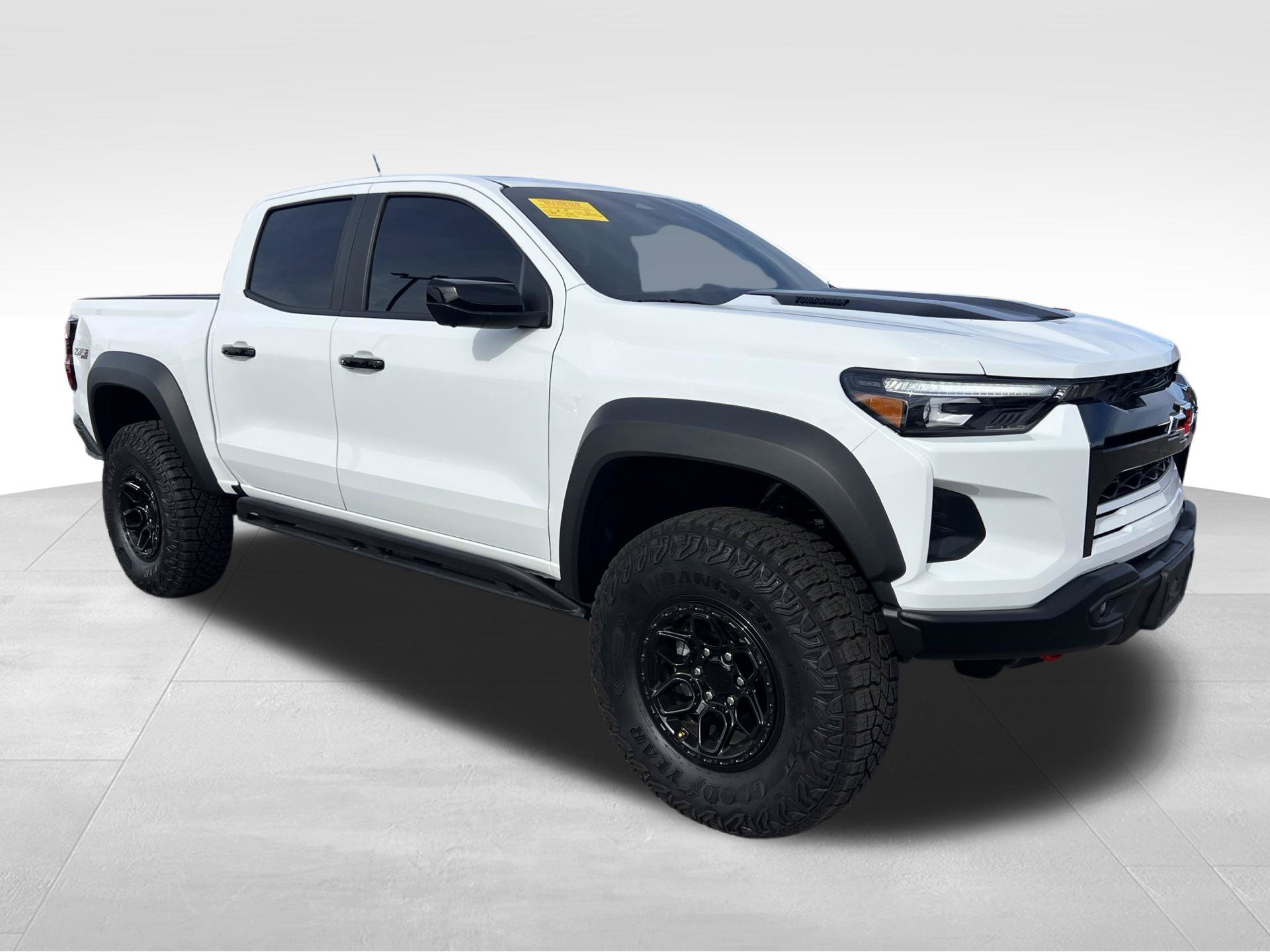 Used 2025 White Chevrolet ZR2 image 3