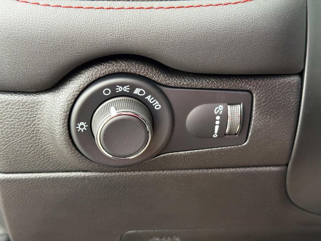New 2026 Vapor Gray Exterior Paint Dodge GT Premium HEMI V8 image 34