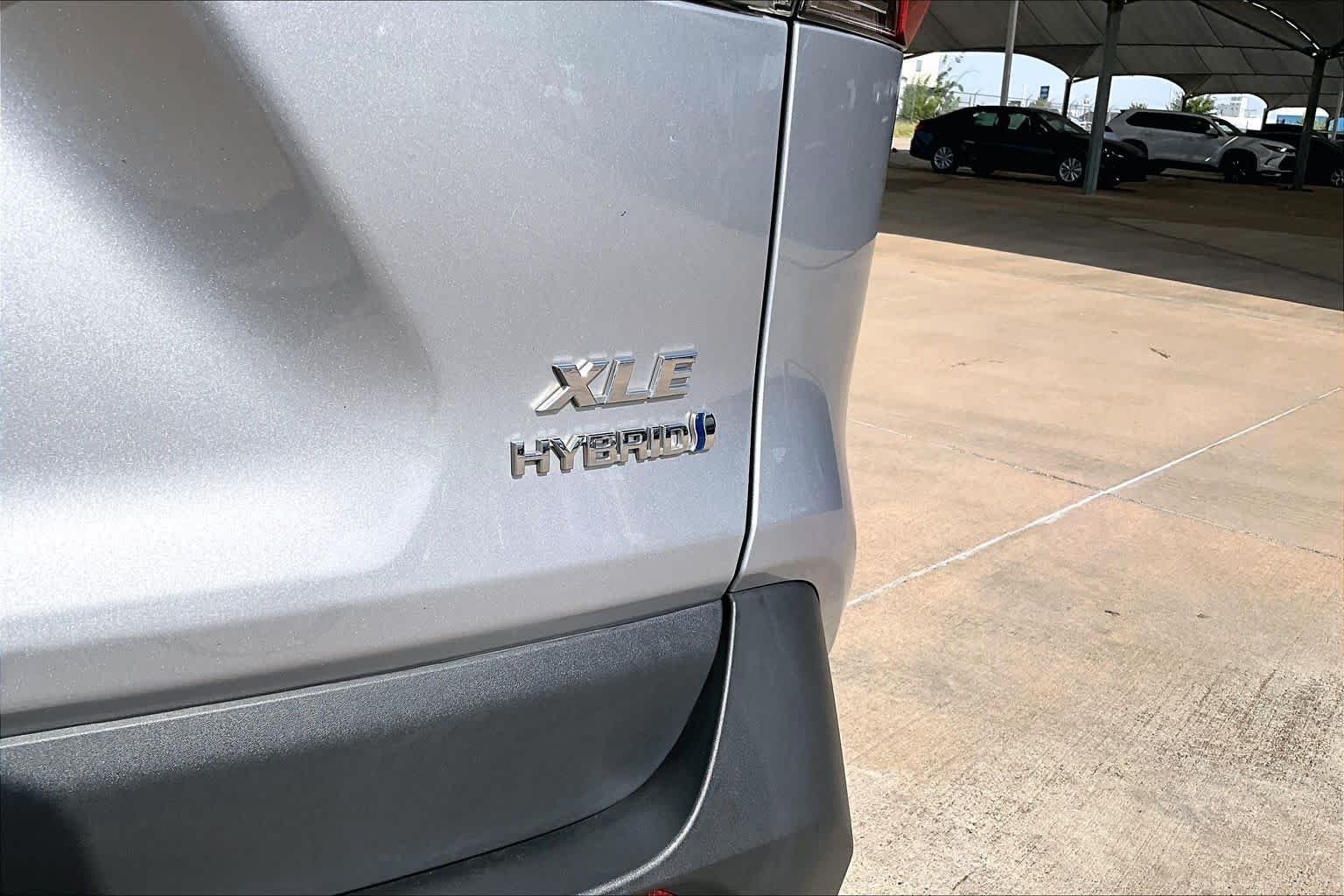 Used 2024 Silver Sky Metallic Toyota Hybrid XLE Premium image 29