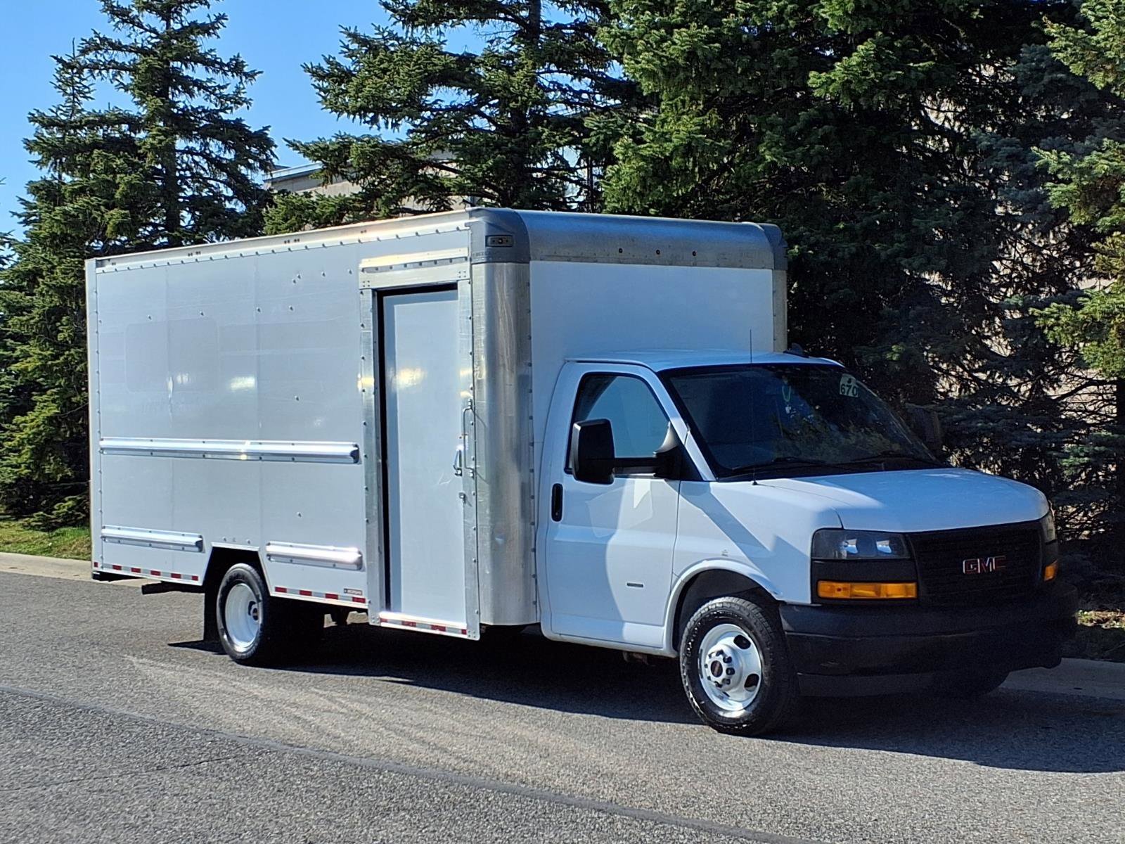2022 GMC Savana Cutaway