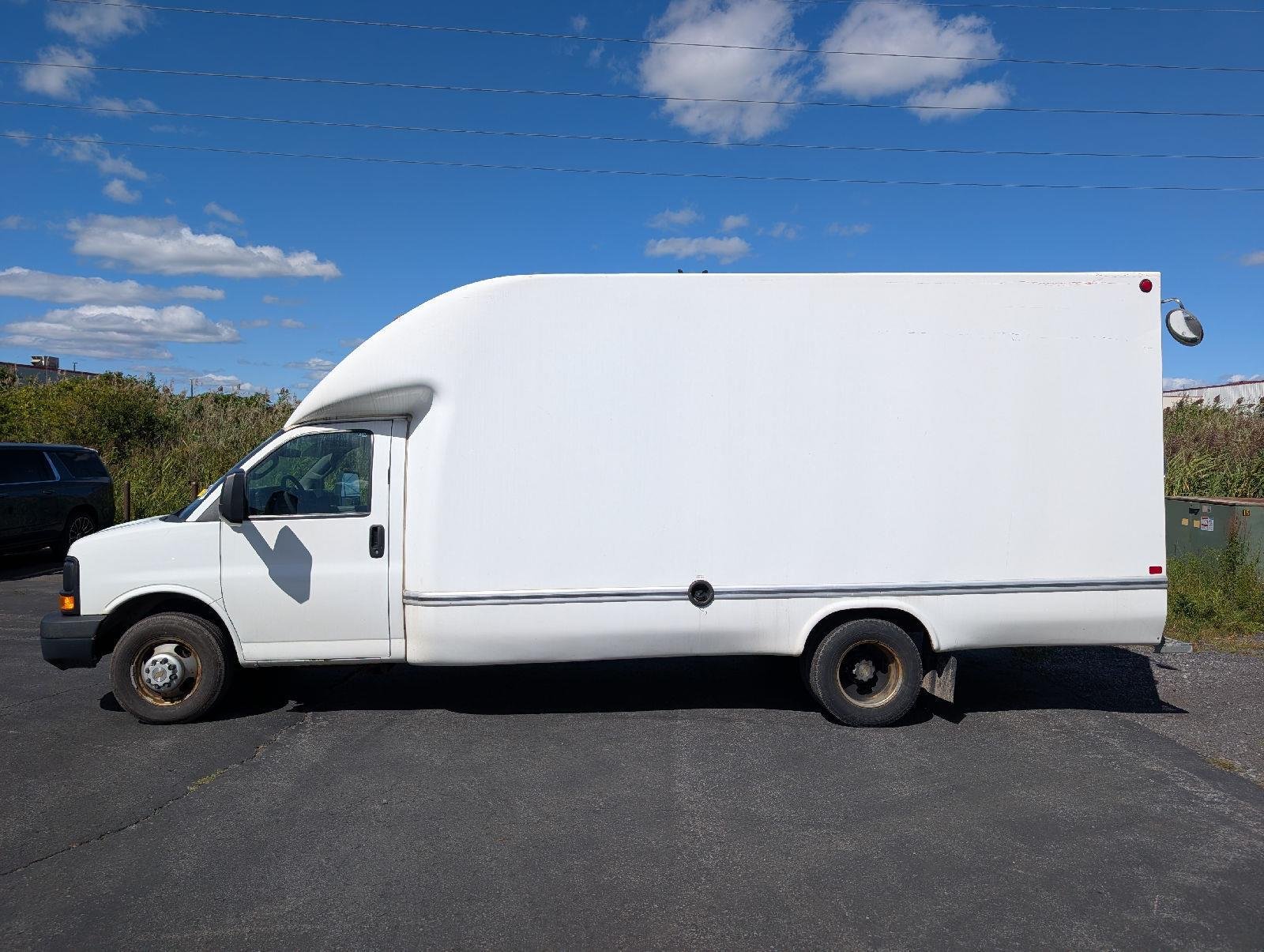 Used 2016 Summit White Chevrolet Cutaway image 5