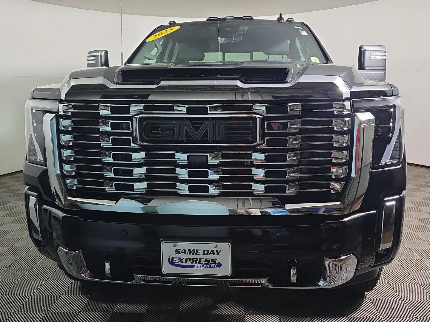 Used 2025 Onyx Black GMC Denali image 8