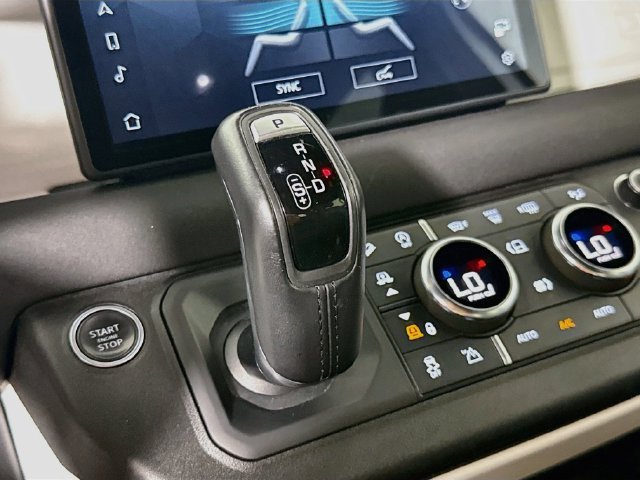 Used 2023 White Land Rover S image 19