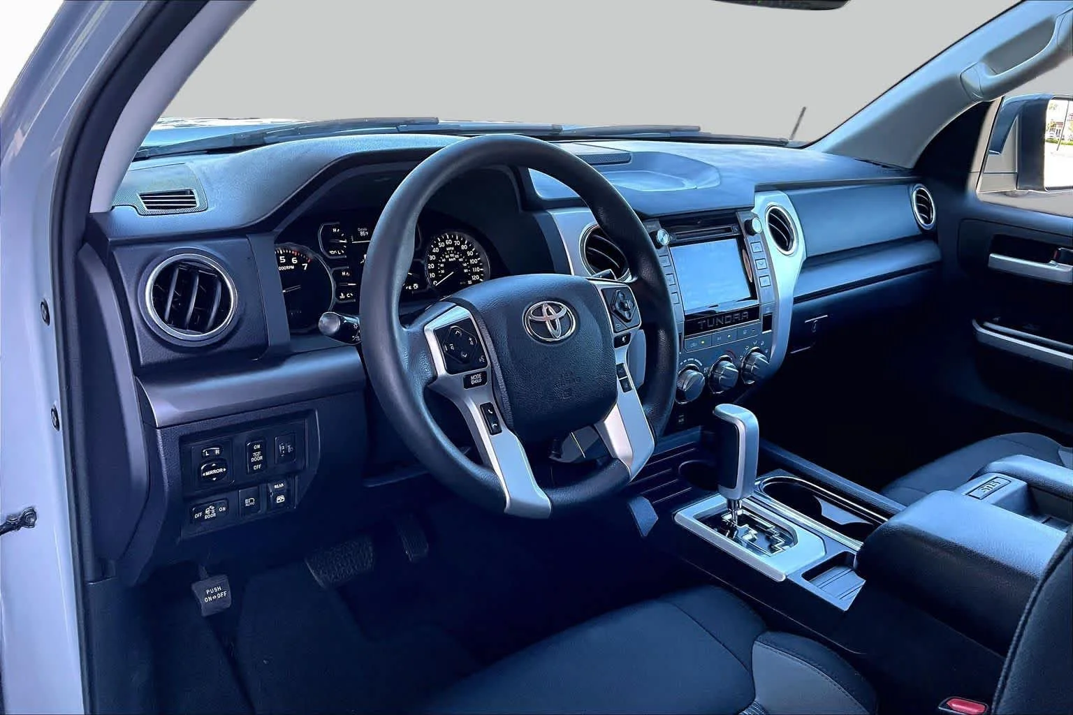 Used 2018 Cement Toyota SR5 image 19