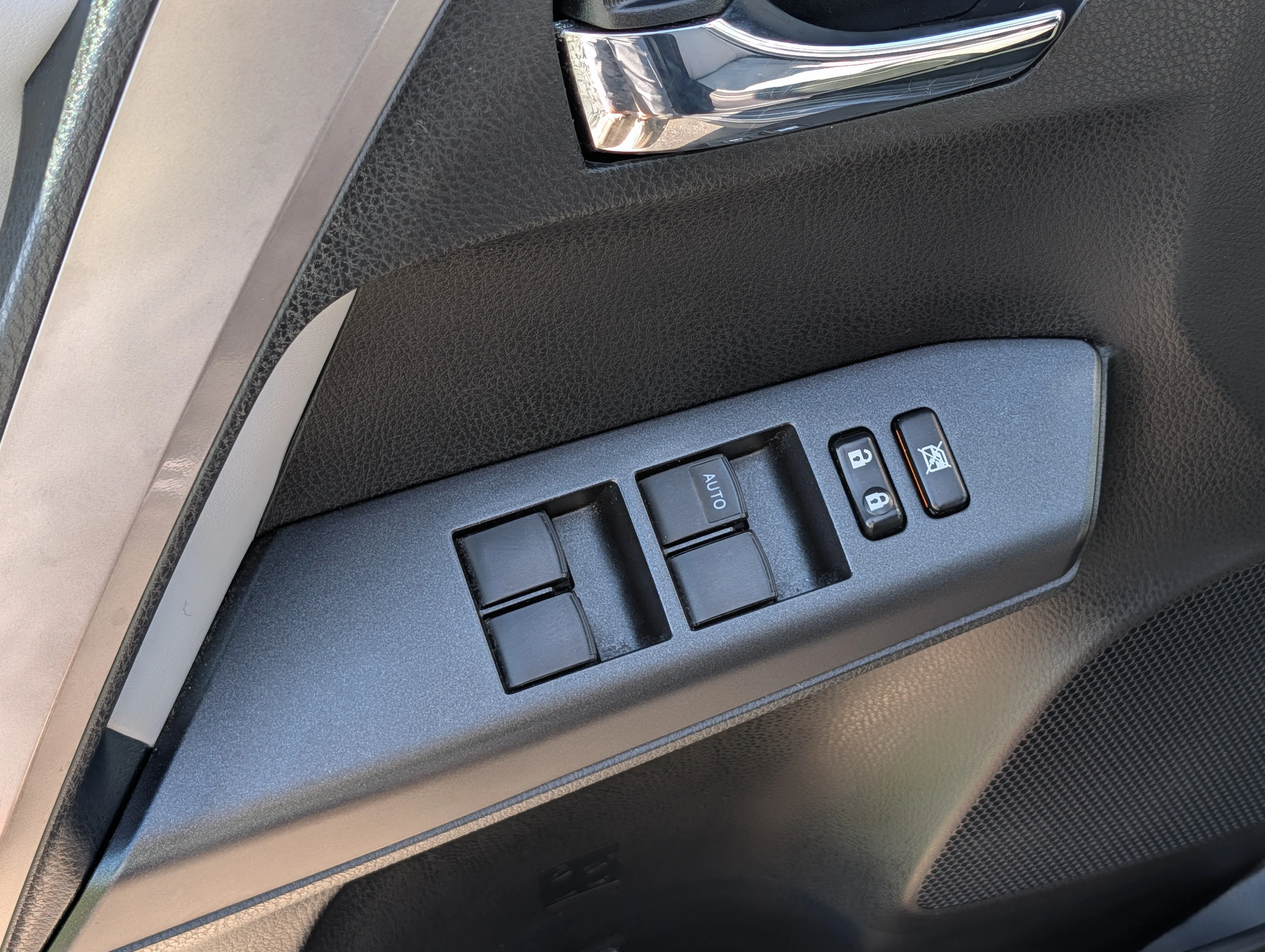 Used 2017 Magnetic Gray Metallic Toyota XLE image 19